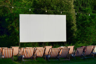 „Prawie Kino Letnie” powraca! Zobacz kultowe hity za darmo w Ogrodzie BUW