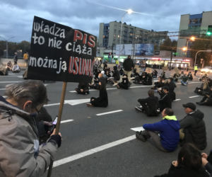Protest kobiet w Katowicach! Karetka na sygnale jechała wprost na uczestników