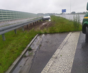Śmiertelny wypadek w Pyrzowicach. Kierowca wysiadł z samochodu i został potrącony [ZDJĘCIA]