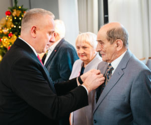 Złoty Gody par małżeńskich w Siedlcach - wręczenie pamiątkowych medali