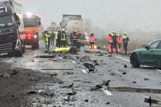 Jechali na mecz Polaka. Tragiczne zderzenie z ciężarówką! Nie żyje 7 kibiców