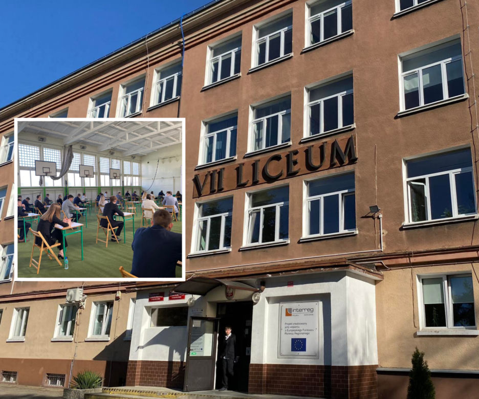 Matura 2023. Maturzyści podczas matury w LO VII w Zielonej Górze