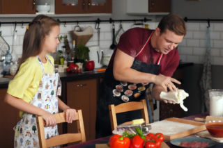 Barwy szczęścia, odc. 3323. Hubert (Marek Molak), Marysia (Nina Szumowska)