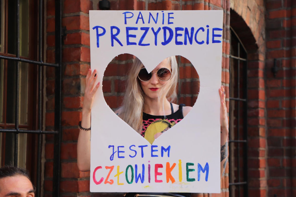 Za nami demonstracja wspierająca osoby LGBT w Toruniu. Konkretne hasła!