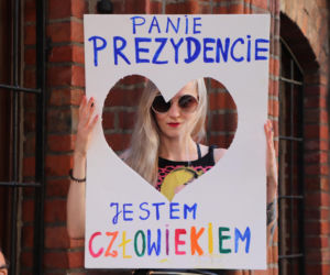 Za nami demonstracja wspierająca osoby LGBT w Toruniu. Konkretne hasła!