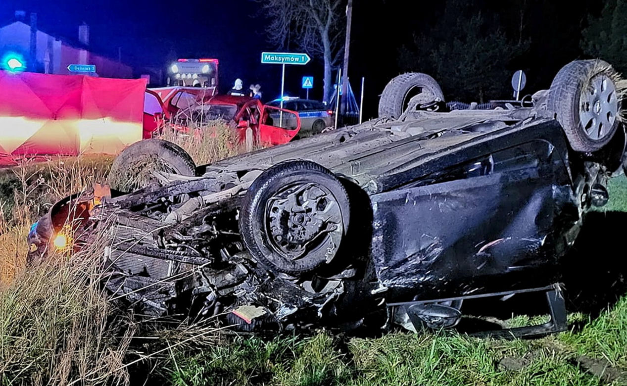Koszmarny wypadek pod Tomaszowem! 21-latka nie żyje, 4 osoby ranne [ZDJĘCIA]