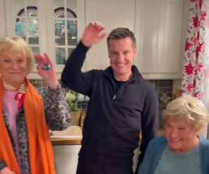 M jak miłość na planie. Paweł (Rafał Mroczek), Kisielowa (Małgorzata Rożniatowska), Barbara (Teresa Lipowska)