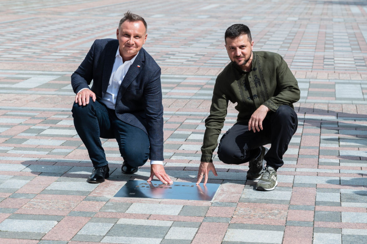 Prezydent Andrzej Duda w Kijowie: Ukraina obroni się i zwycięży. „Polska chce robić tu interesy” [ZDJĘCIA]