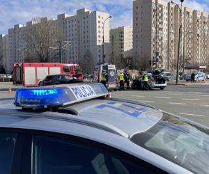 Dramatyczna akcja na Bemowie! Udzielali pomocy rannym. Kilka metrów dalej umierał w aucie mężczyzna