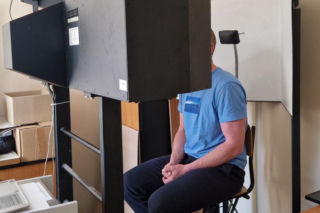 Pieniądze leżały na ziemi, więc je wzięli. Teraz staną przed sądem