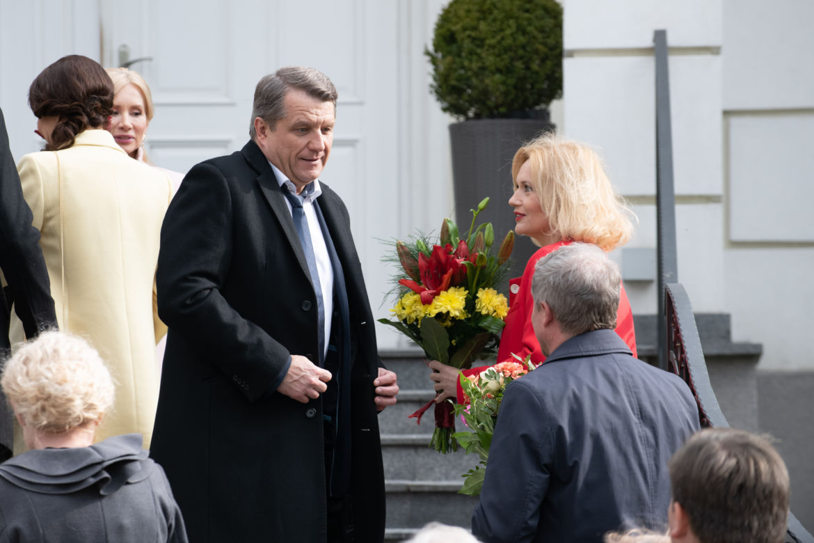 Na Wspólnej odc. 2730. Danka (Lucyna Malec), Marek (Grzegorz Gzyl), Janusz (Janusz Zadura)