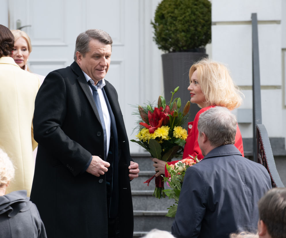 Na Wspólnej odc. 2730. Danka (Lucyna Malec), Marek (Grzegorz Gzyl), Janusz (Janusz Zadura)