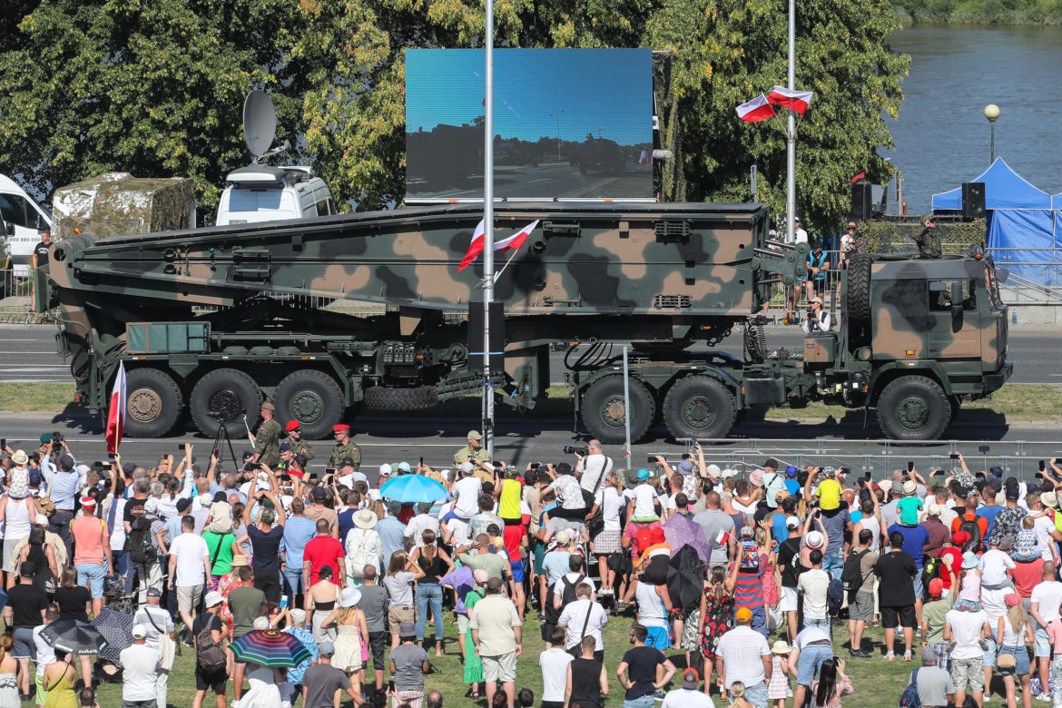 Święto Wojska Polskiego w Warszawie. Tłumy przyszły obejrzeć defiladę