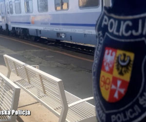 Tajemniczy pasażer z pociągu milczał trzy miesiące. W bazie policyjnej pojawił się już jako 9-latek