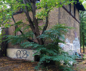 Spalony domek grabarza na Pomorzanach