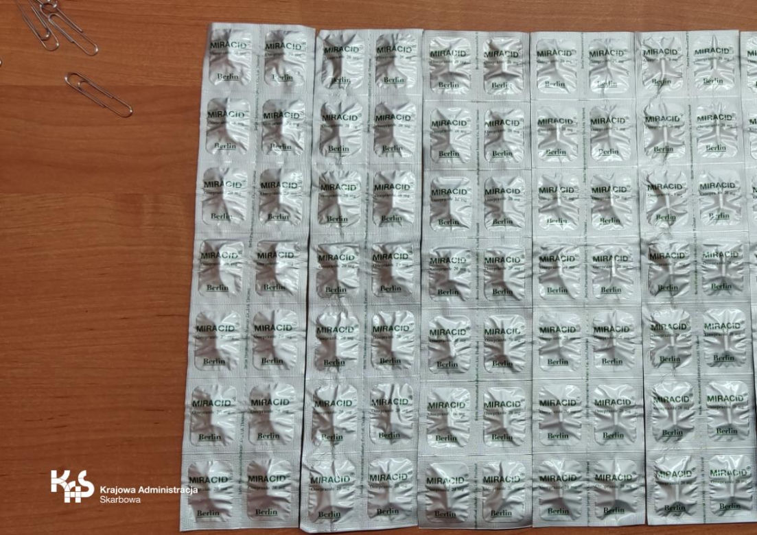 Nielegalne farmaceutyki ujawnione przez funkcjonariuszy KAS