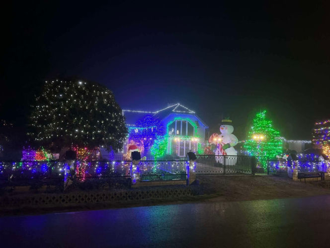 Magia Świąt w Świętokrzyskiem. Gdzie szukać najpiękniej oświetlonych domów? Rzepin i gmina Pawłów skradły show!