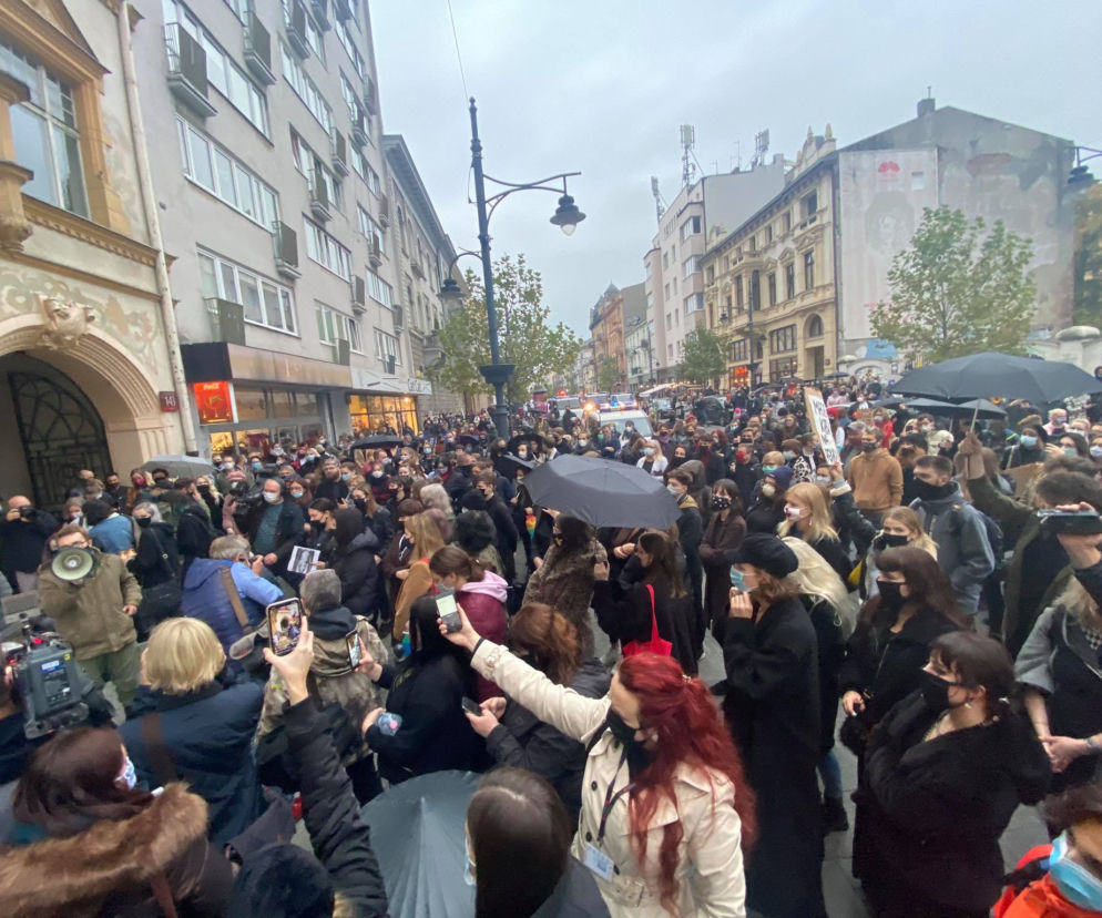 STRAJK KOBIET w Łodzi: protesty-blokady TRWAJĄ! Tak było wczoraj, a jak będzie dziś?