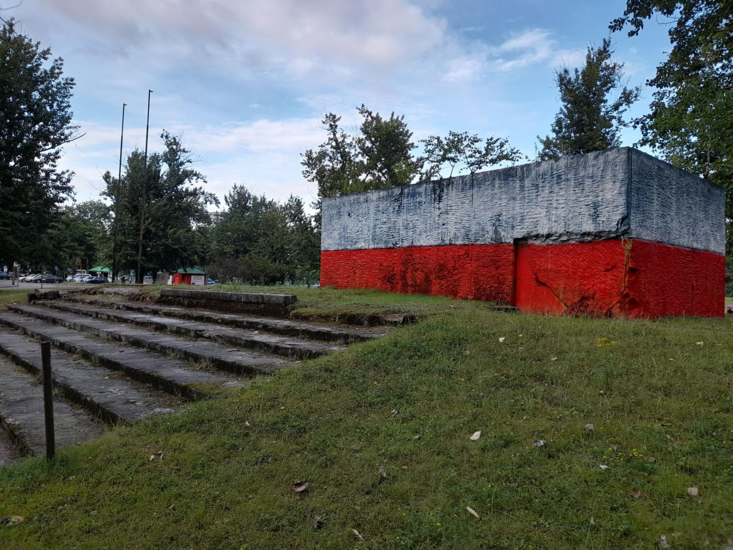 Postument dawnego pomnika Koniewa