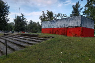 Postument dawnego pomnika Koniewa