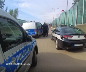 Białystok: Rzucił w policjantów nożami. Grozi mu do 10 lat więzienia