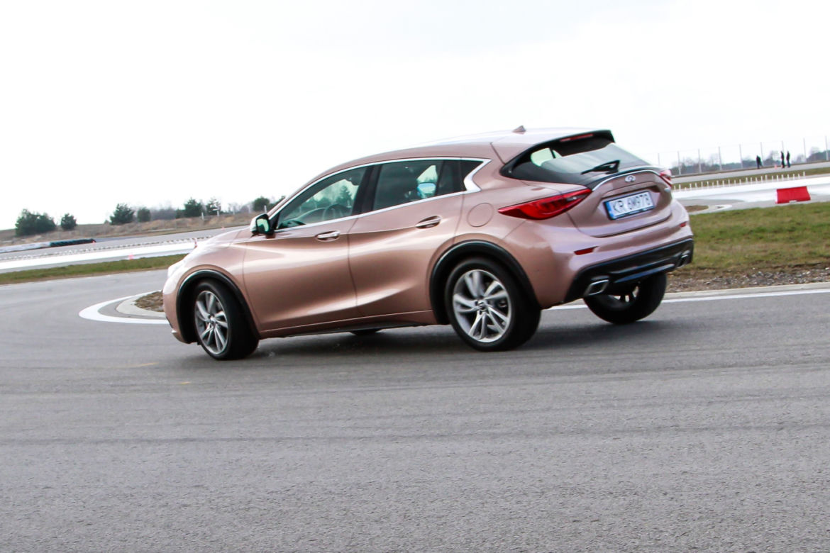 Infiniti Q30 na Torze Jastrząb 