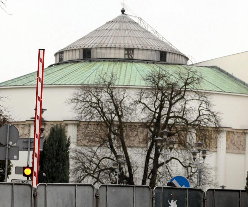 Kuchciński pilnuje sejmy jak granicy z NRD