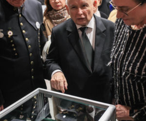 Jarosław Kaczyński na otwarciu wystawy pt. „Katyń 1940 - Smoleńsk 2010. Anatomia kłamstwa” w Muzeum Miejskim w Jastrzębiu-Zdroju