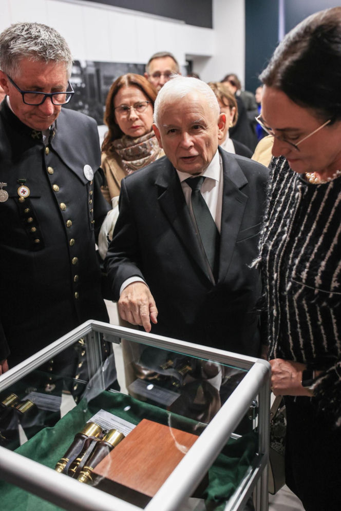 Jarosław Kaczyński na otwarciu wystawy pt. „Katyń 1940 - Smoleńsk 2010. Anatomia kłamstwa” w Muzeum Miejskim w Jastrzębiu-Zdroju