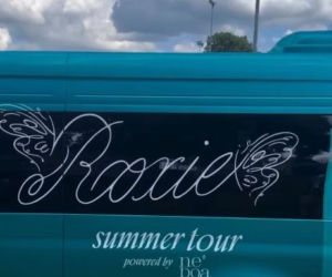 Tak wygląda bus, którym porusza się Roxie Węgiel