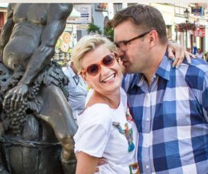 RODZINKA.pl, odc. 64. Natalia (Małgorzata Socha), Ludwik (Tomasz Karolak) na wakacjach