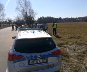 Toyota RAV4 dachowała w rowie! Kierowca był pijany i miał sądowy zakaz kierowania pojazdami