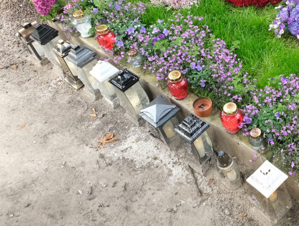 Jak zmienił się grób Piotra Woźniaka-Starak?