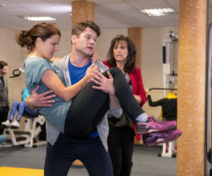 Na Wspólnej odc. 2838. Marta (Joanna Jabłczyńska), Olaf (Maciej Brzoska), Izabela (Anna Korcz)