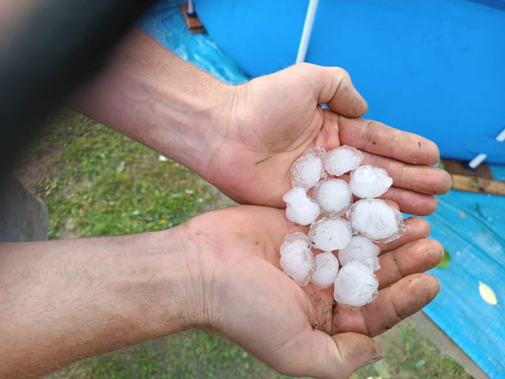 Ogromne gradobicie na Śląsku. Przez województwo przechodzi gwałtowna burza