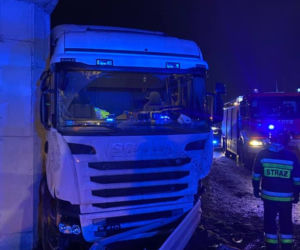Okropny wypadek na A4 w stronę Katowic. Jedna osoba ranna, tworzą się wielkie korki 