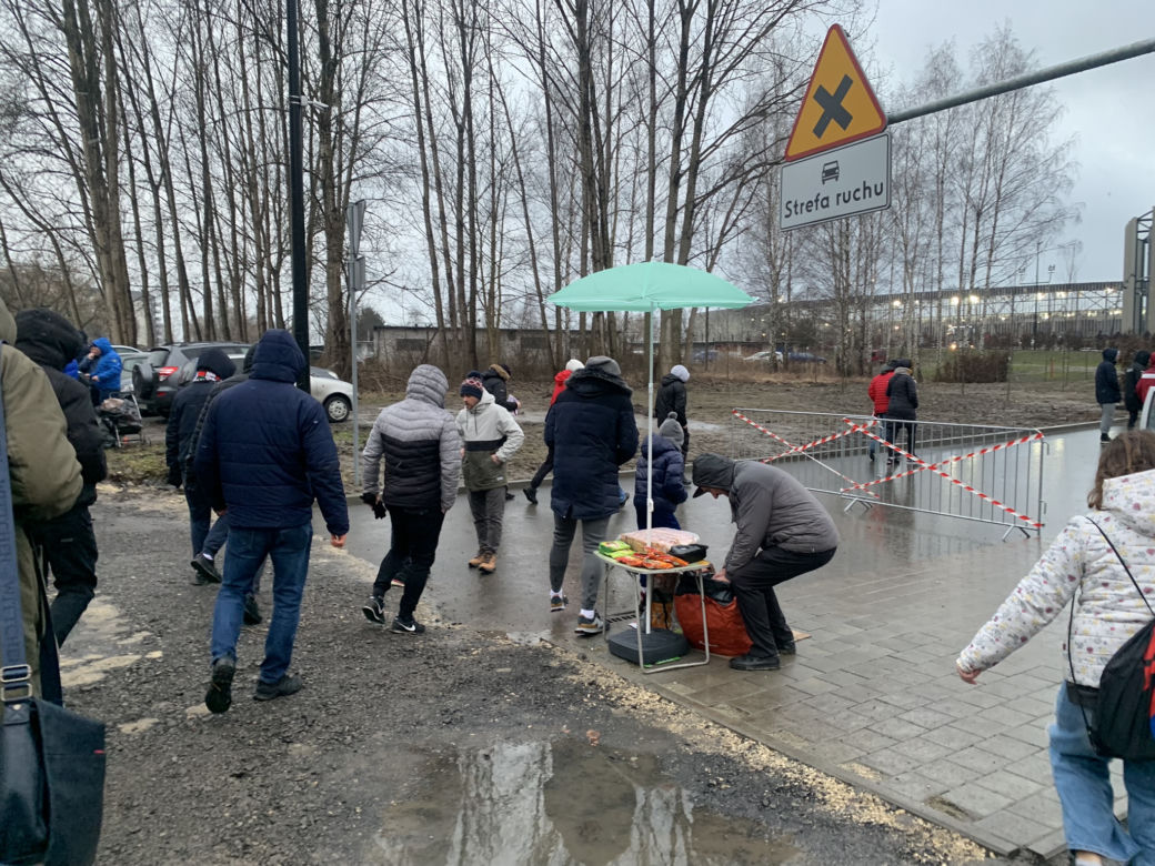 Mecz Zagłębia sparaliżował Sosnowiec.  Na ulicach wokół stadionu wytworzyły się ogromne korki, kibice nie mają gdzie parkować