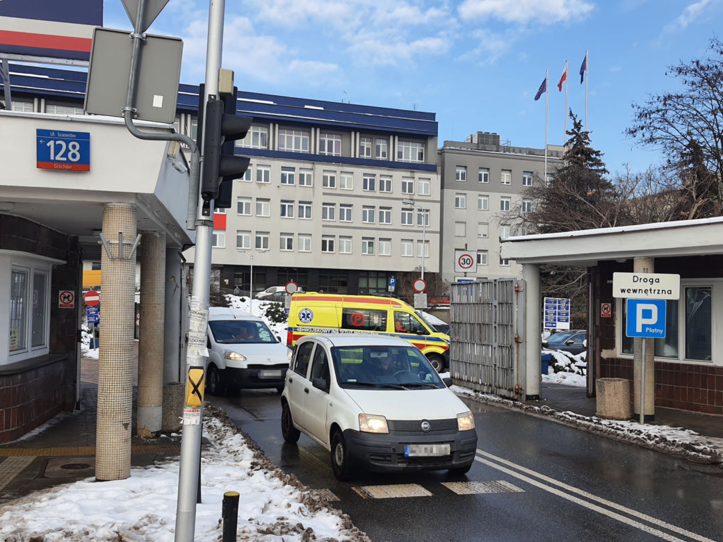 Dramat na SOR-ach w Warszawie. Tłum pacjentów ze złamaniami