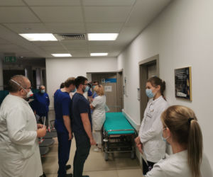 Szpital w Ostrowie rozpoczął szczepienia przeciw COVID-19