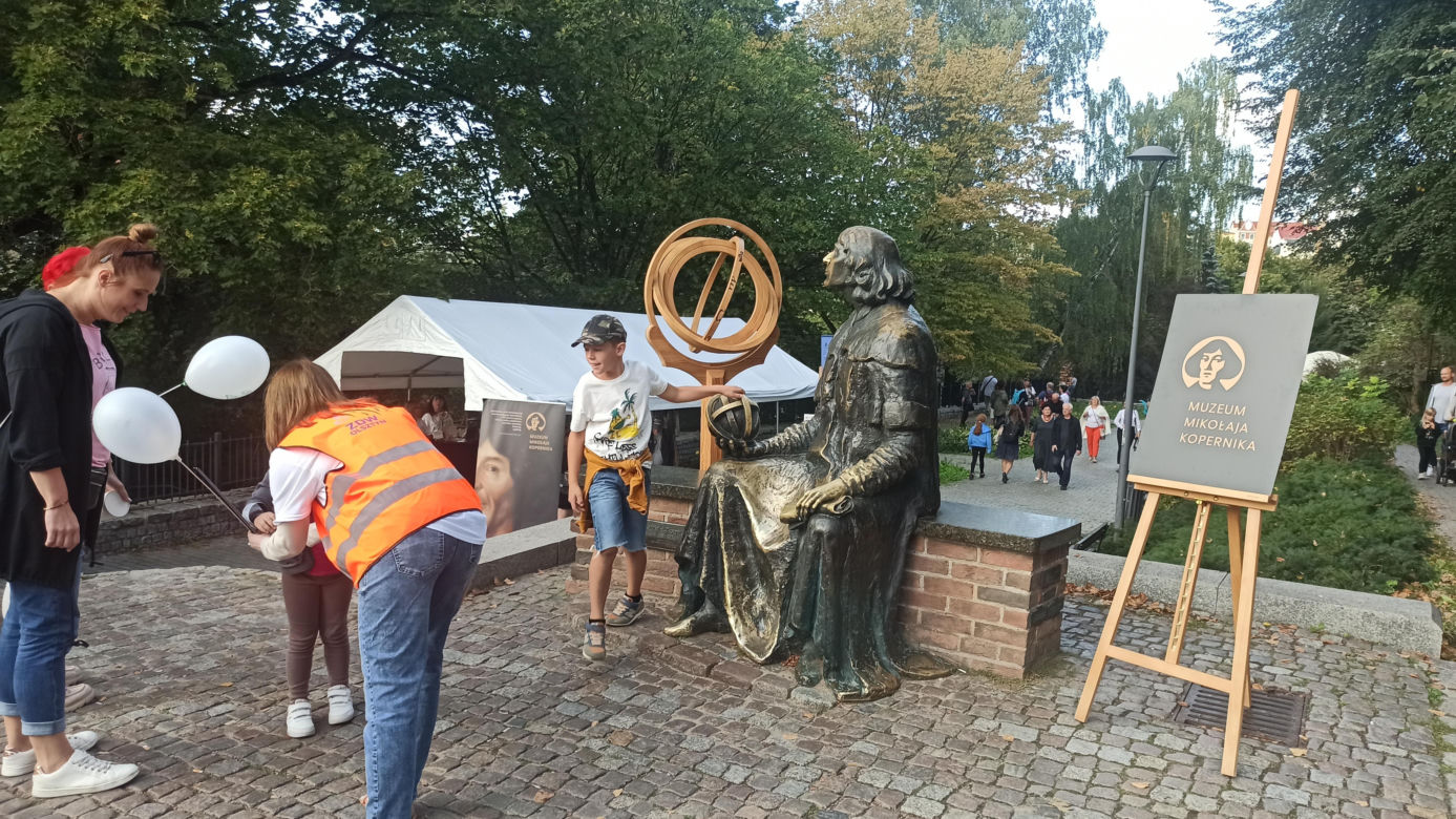 Tłumy na Starym Mieście w Olsztynie. Mieszkańcy świętowali 25-lecie samorządu Warmii i Mazur [ZDJĘCIA]