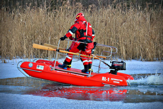 Drony, sonary i ratownicy na lodzie. Trwają poszukiwania zaginionego seniora!