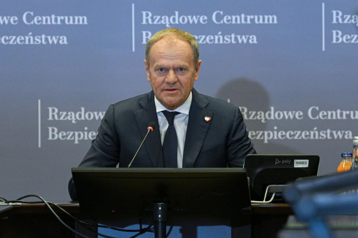 Premier zwołał pilny sztab kryzysowy. "Pojawiły się nowe eksplozje ognia"