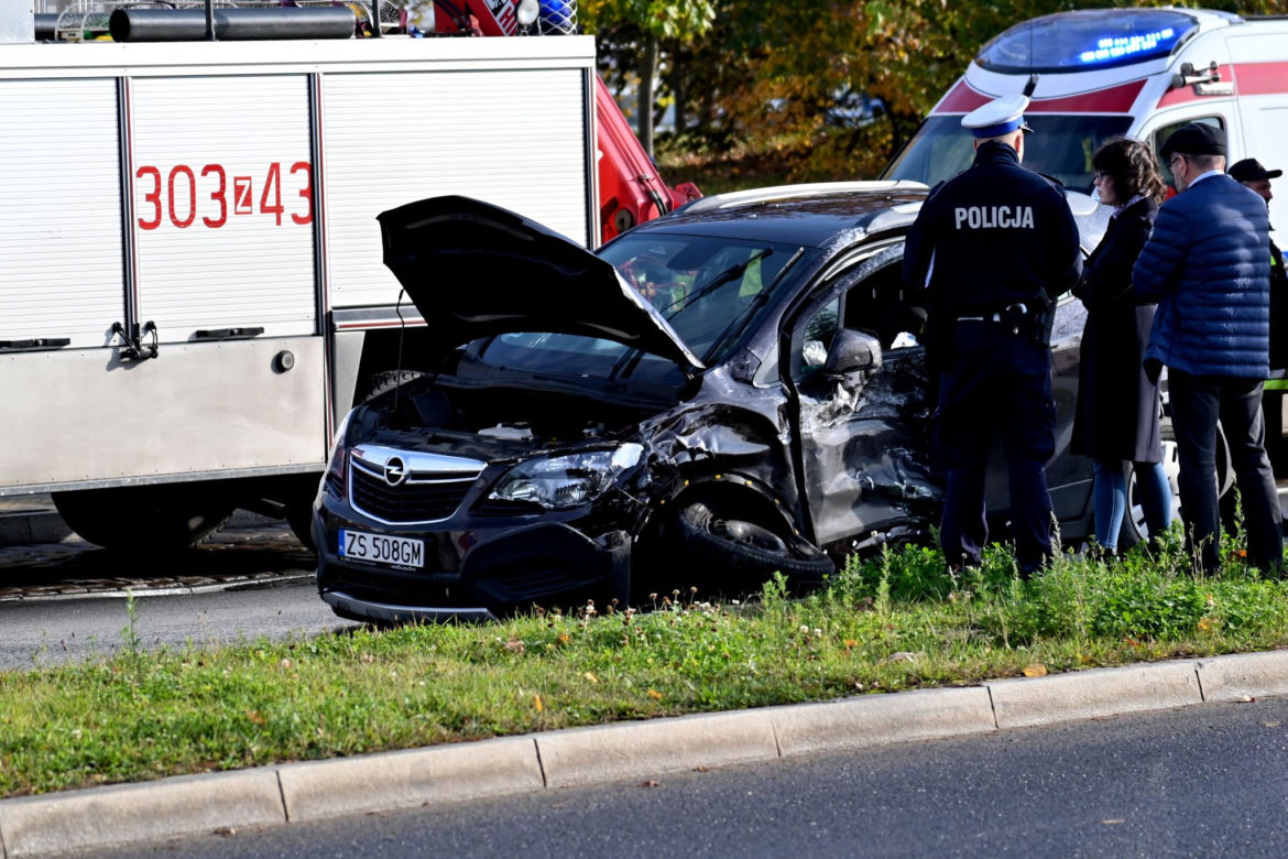Autobus zderzył się z osobówką