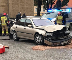 Zderzył się z sześcioma pojazdami, a jest cały i zdrowy! Jak do tego doszło? [FOTO]