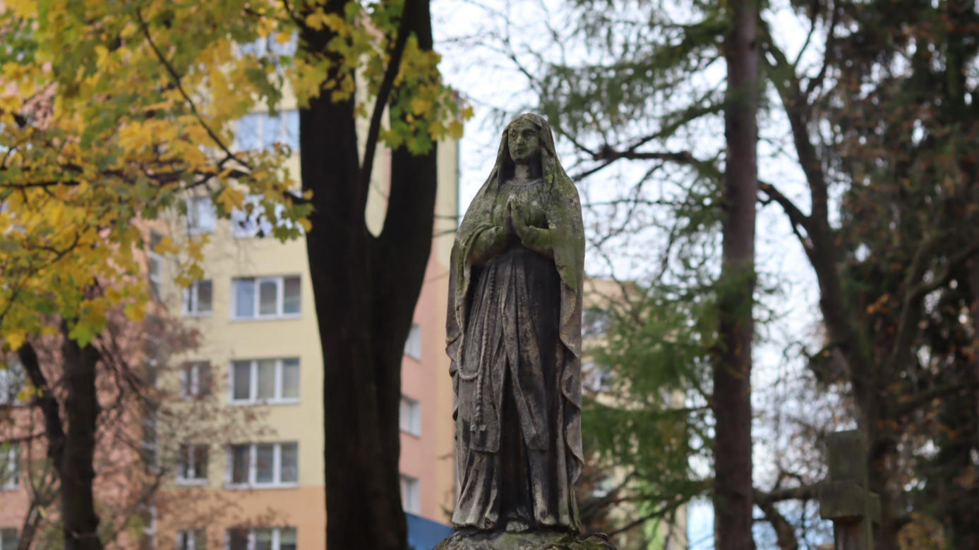 Cmentarz przy ul. Lipowej jest najstarszy w Lublinie. Jest tu wiele niesamowitych posągów!