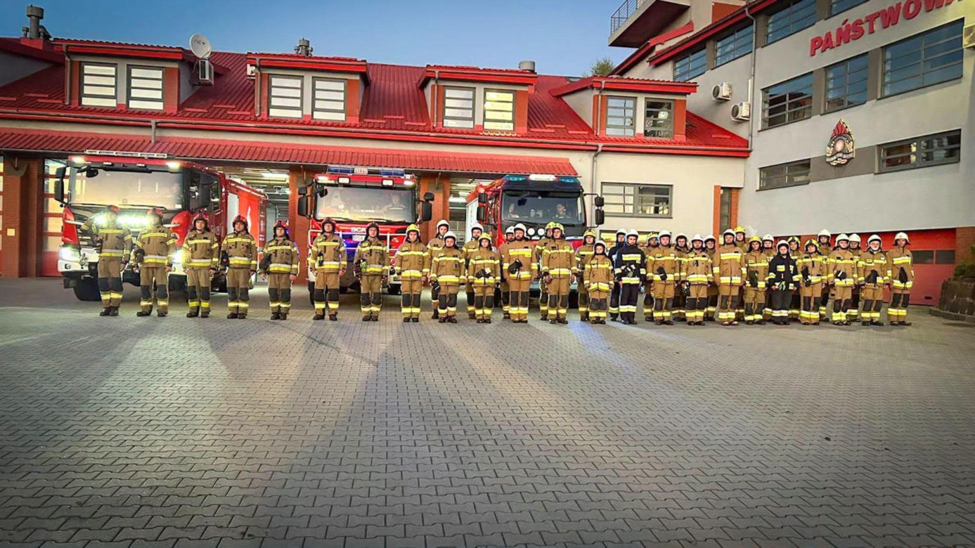 Strażackie syreny zawyły dla poległych kolegów. Żegna ich cała Polska