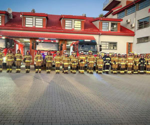 Strażackie syreny zawyły dla poległych kolegów. Żegna ich cała Polska