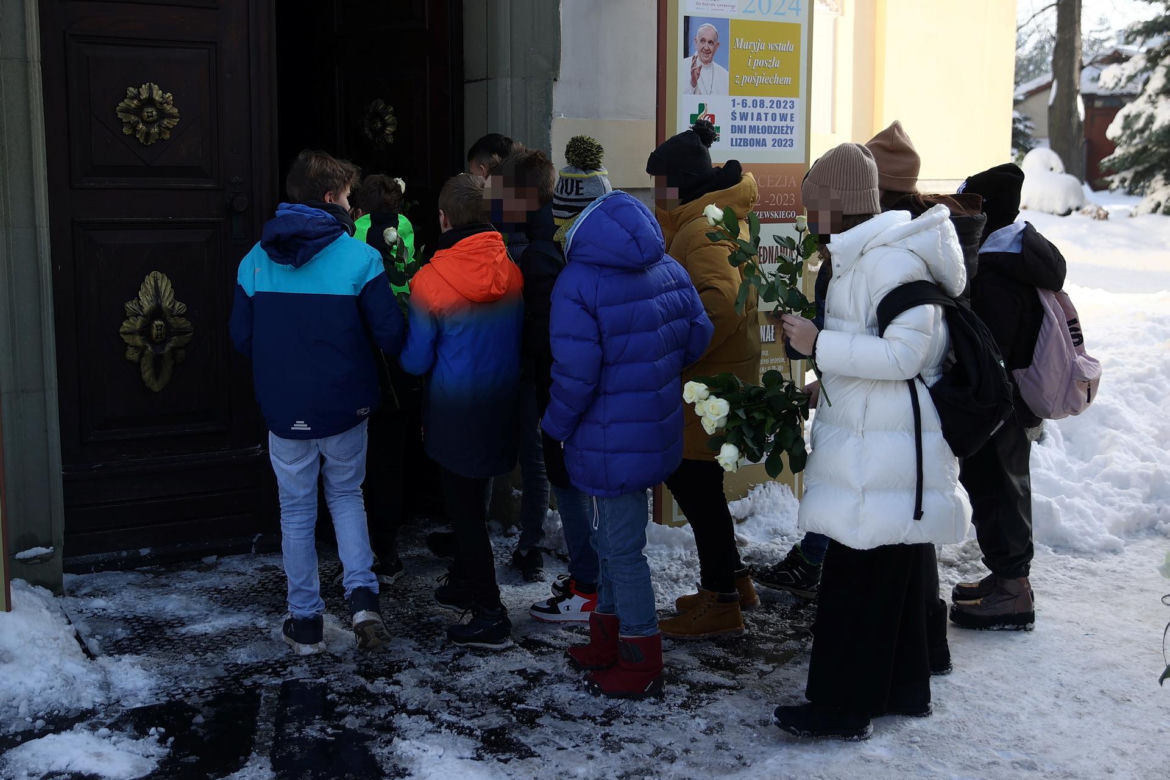 Pogrzeb tragicznie zmarłej 14-letniej Natalki z Andrychowa. Jej śmierć wstrząsnęła Polską