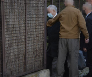 Kaczyński zwiózł zapasy dla kotów