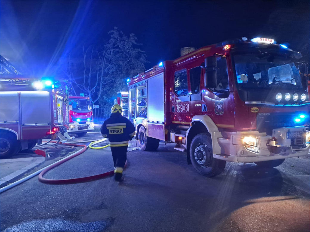 Potężny pożar w Legnicy. Płonął były radziecki szpital 